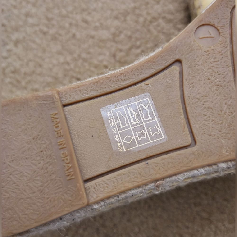 Everlane   - Picture 3 of 15